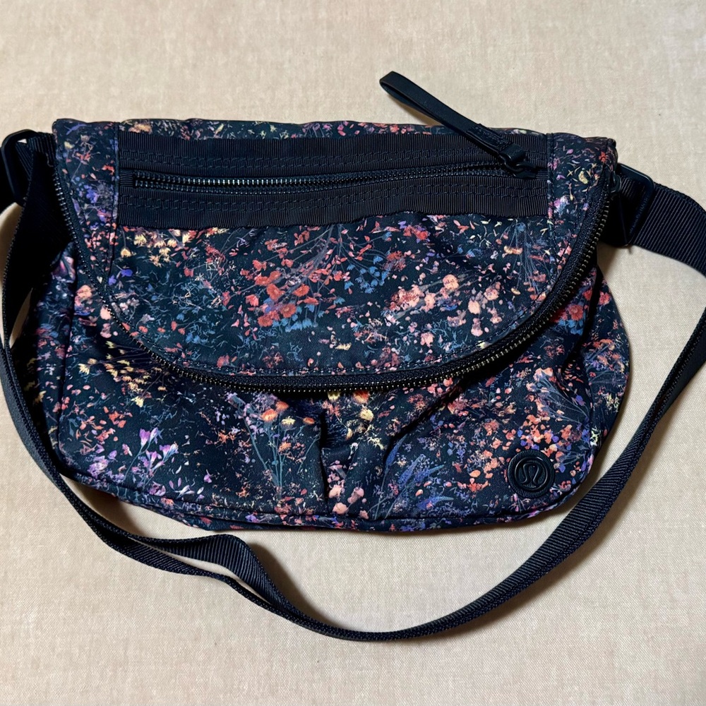 Lululemon Festival Bag Floral